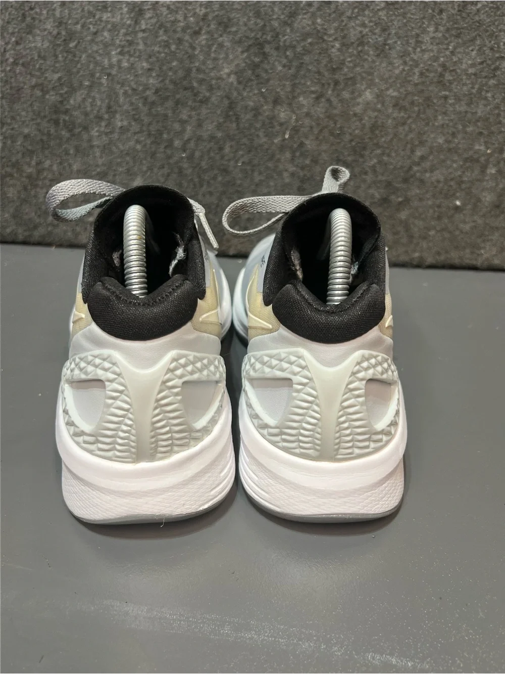 Nike Volley Zoom Hyperspike Women’s Size 8